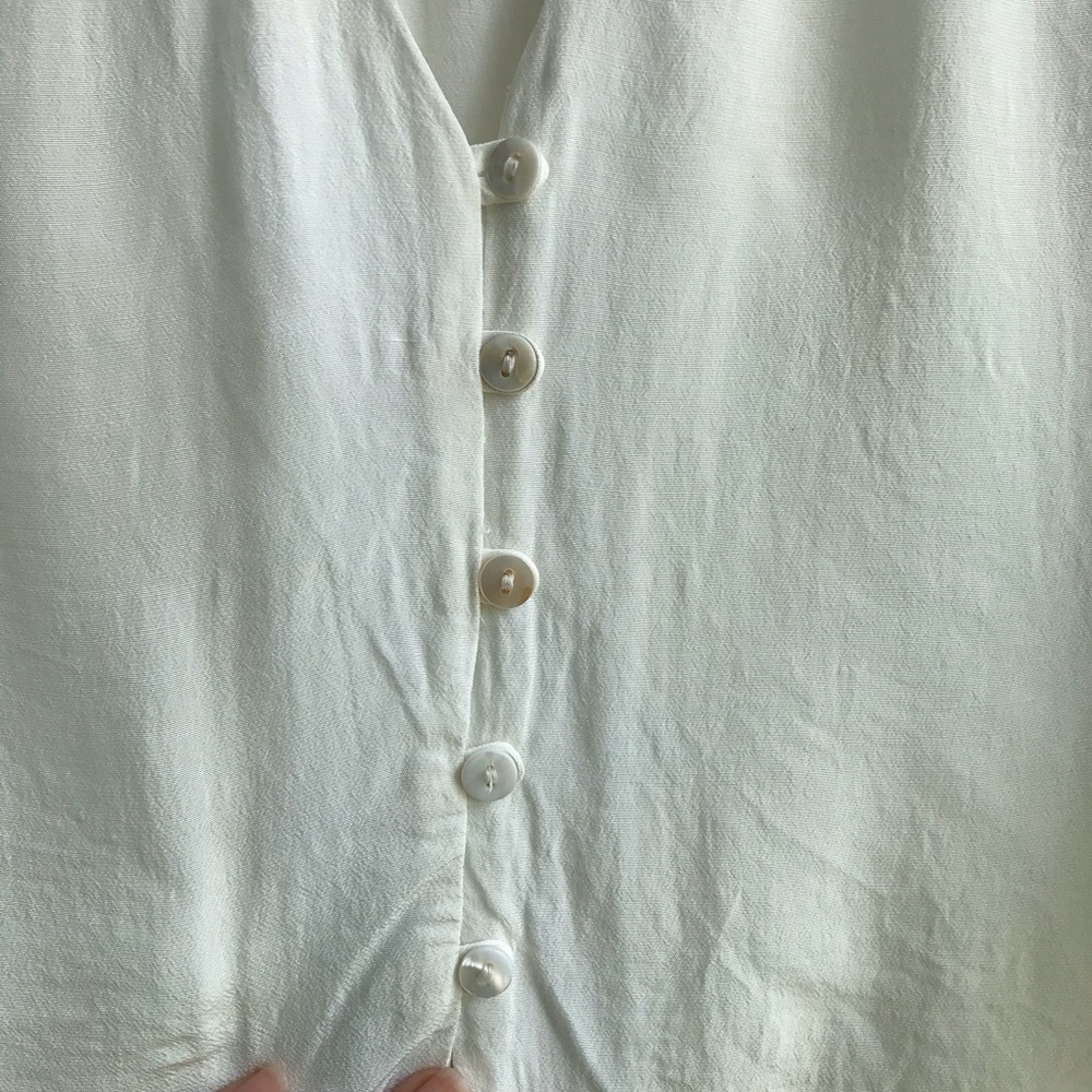 white button button-up 🧷 - Picture 6 of 8